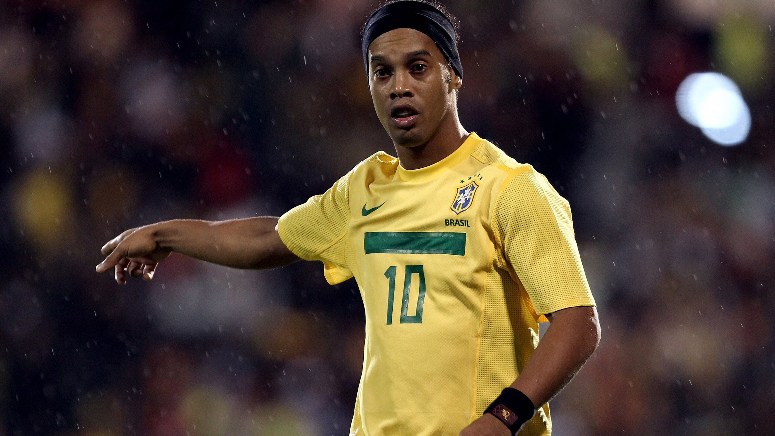 开云体育app-双星闪耀，西亚卡姆与萨拉赫激战，晋级悬念待解